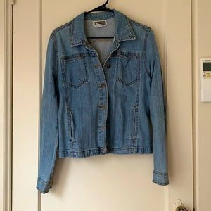 Light wash vintage look jean jacket!